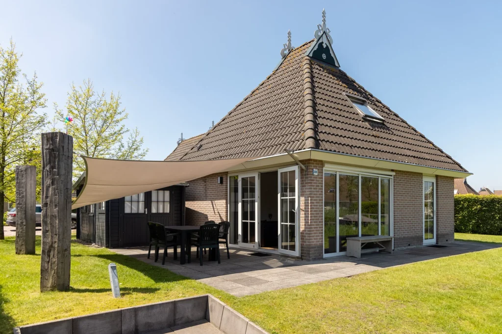 vakantiepark it wiid in earnewald waldbungalow 4 personen achterkant