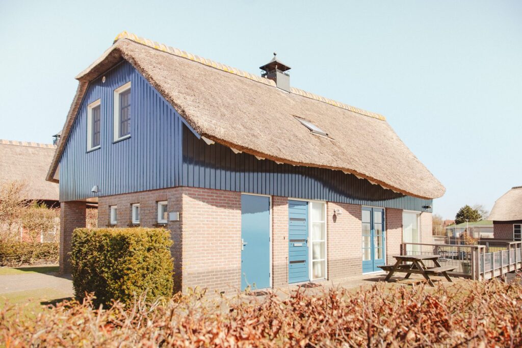 vissersvilla 6 personen in makkum op makkum beach resort achterkant