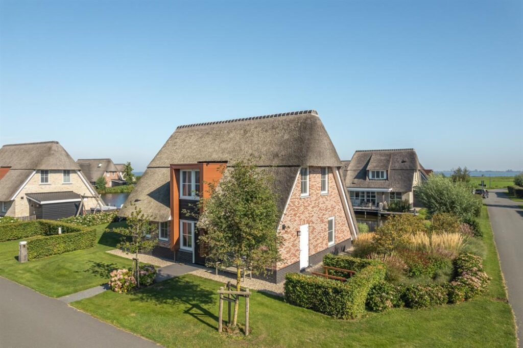watervilla 8 personen in delfstrahuizen op friese meren villas voorkant