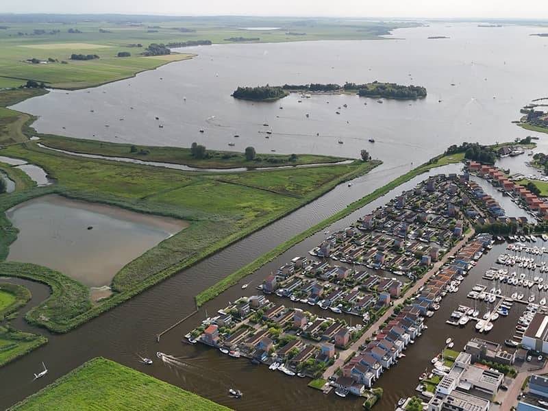 aan het water villas in heeg overzicht