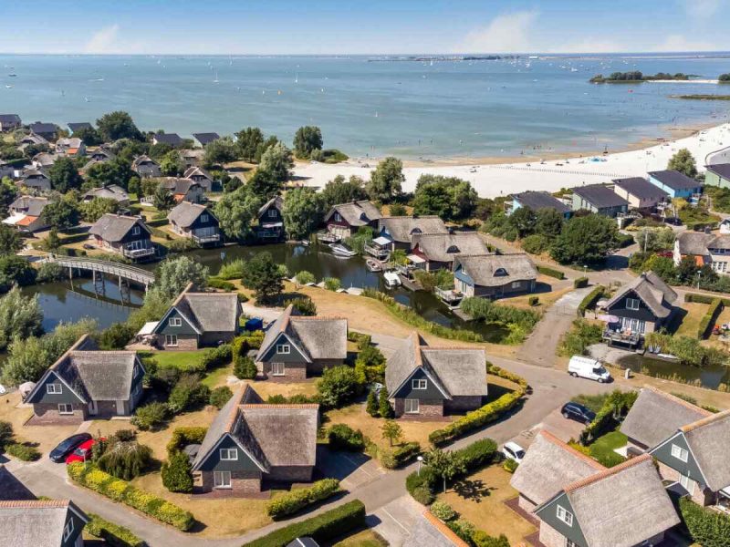 Makkum beach resort in friesland. Het vakantiepark van makkum!