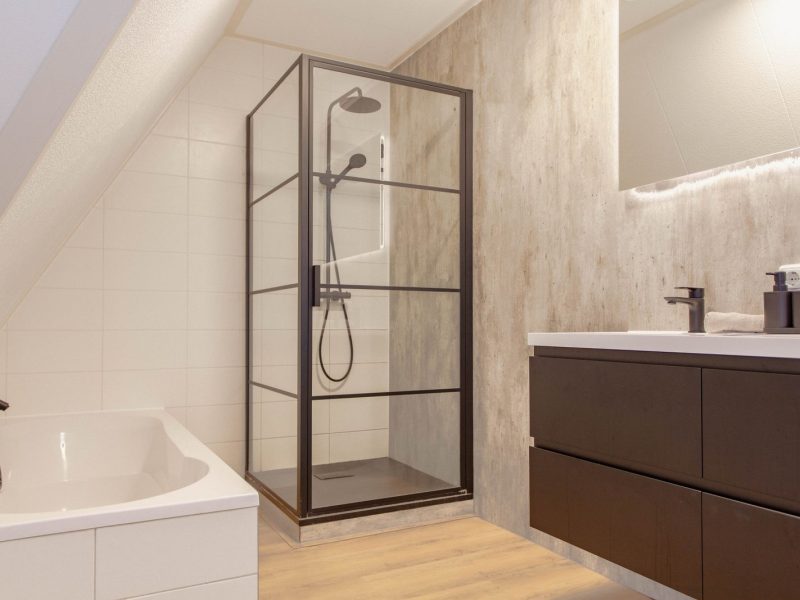 beachvilla royaal sauna 10 personen in makkum op makkum beach resort badkamer