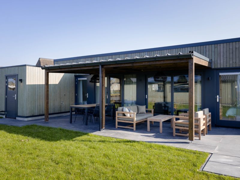 friese meren villas in delfstrahuizen docklodge 44 achterkant