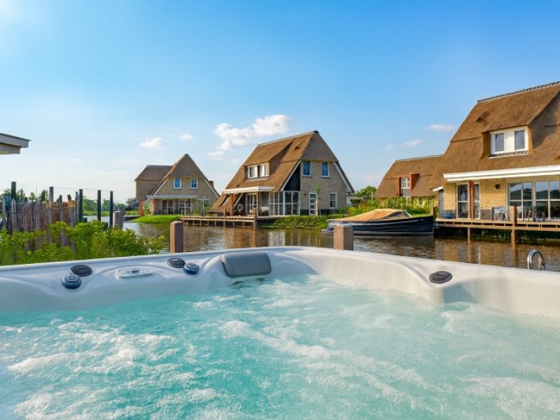 Vakantiehuis met sloep en jacuzzi in Friesland