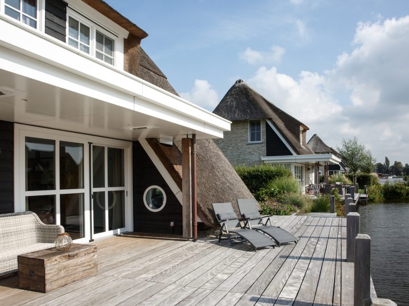 friese meren villas in delfstrahuizen premium watervilla met jacuzzi deck