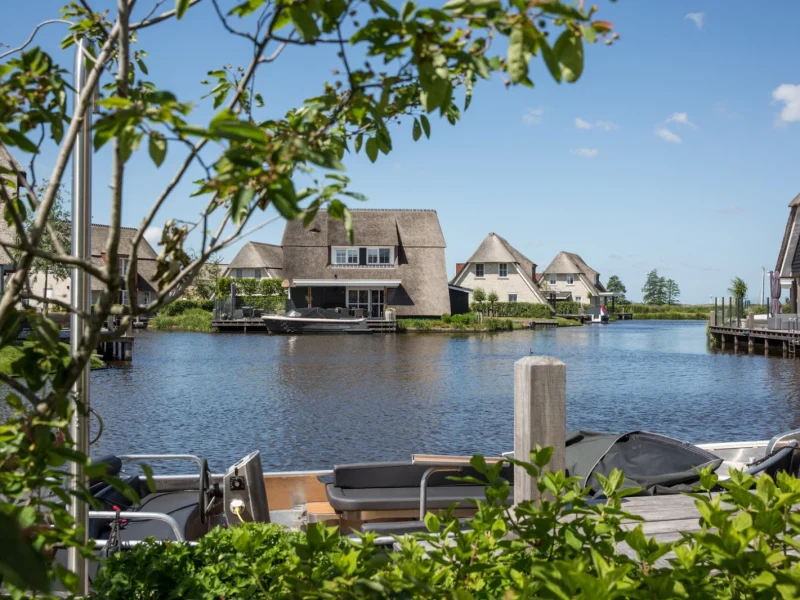 friese meren villas in delfstrahuizen aangelegde boot