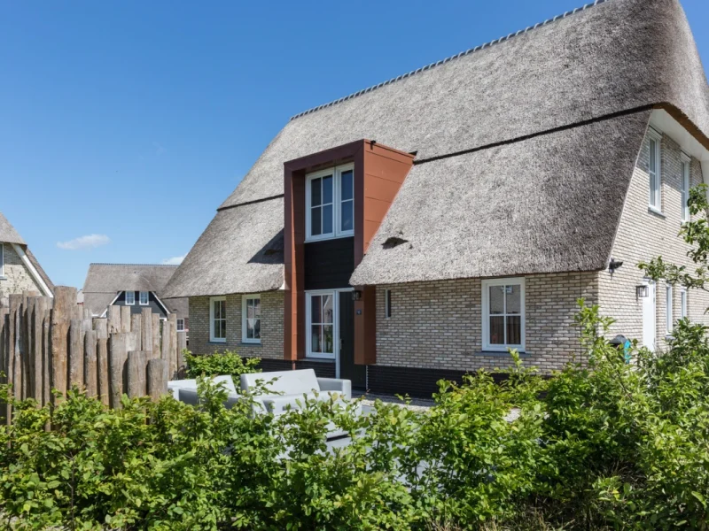 De watervilla met jacuzzi op de friese meren villas vakantiepark