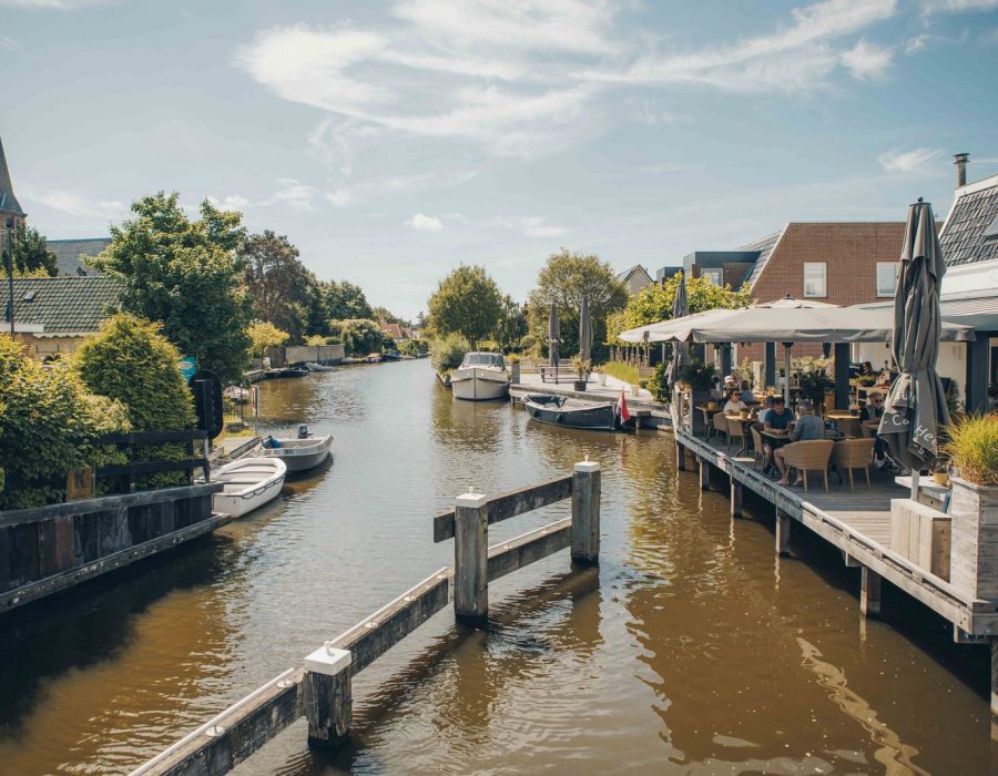 Het prachtige heeg in friesland. Vlakbij vakantiepark pharshoeke