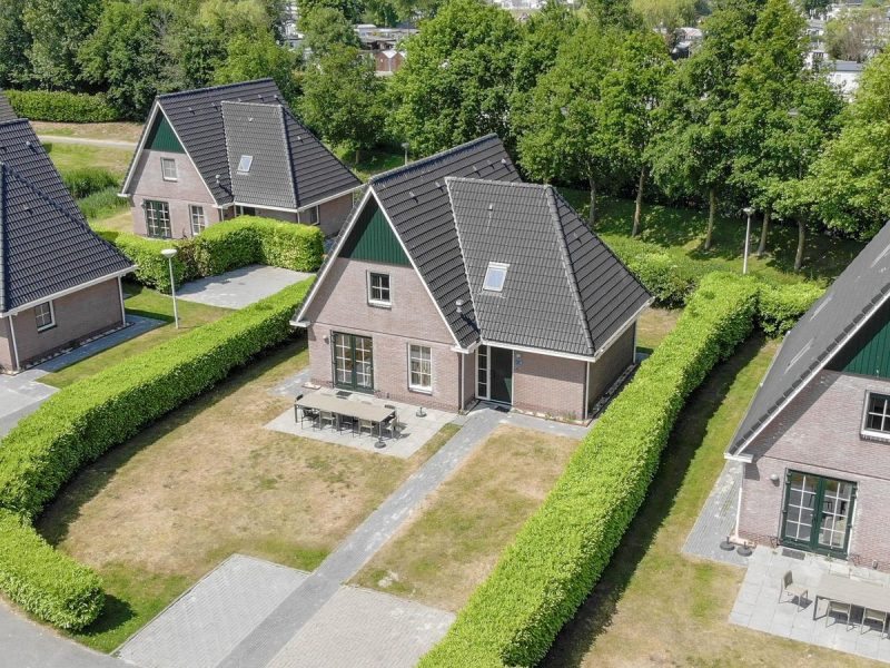 makkum beach resorts in makkum beachvilla royaal vooraanzicht