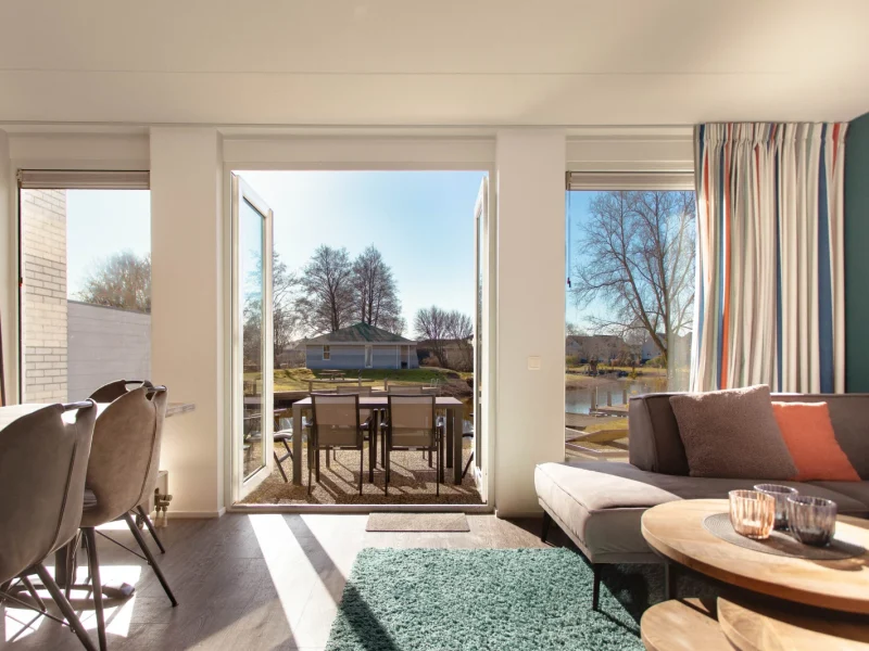 schakel bungalow 6 personen in makkum op makkum beach resort achterkant