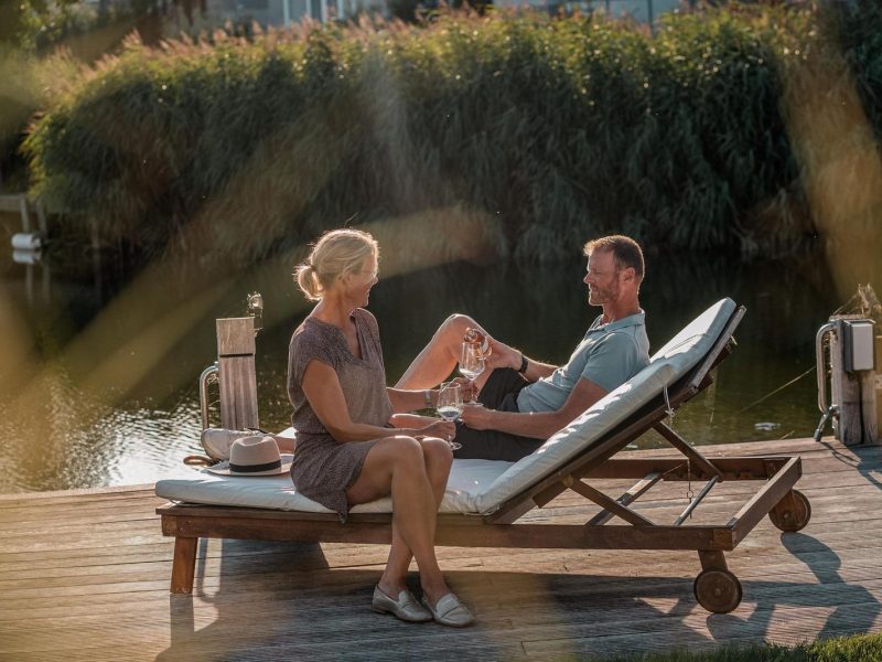 makkum beach resorts in makkum visservilla gezelligheid op de aanlegsteiger