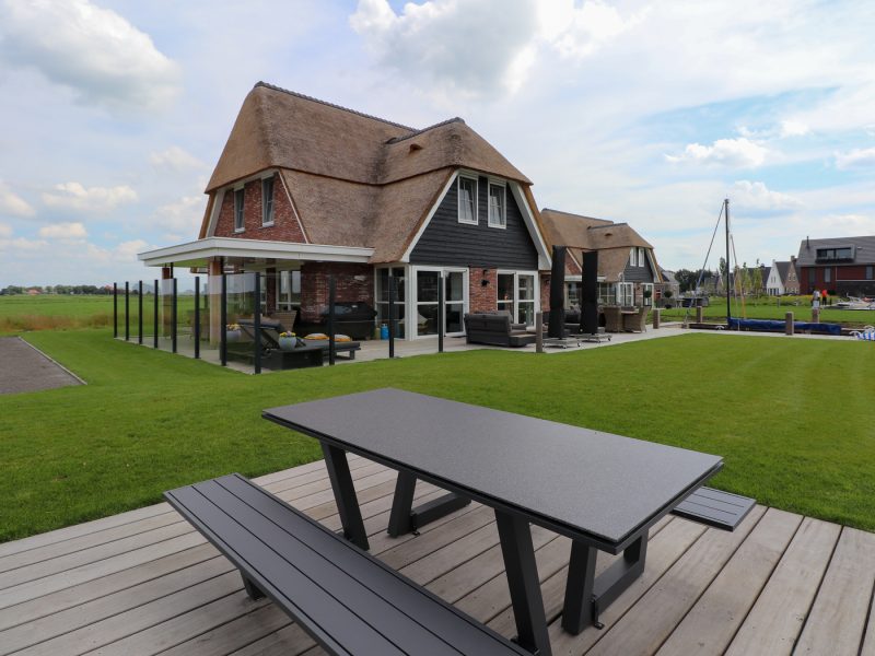 premium xl watervilla in delfstrahuizen op de friese meren villas tuin