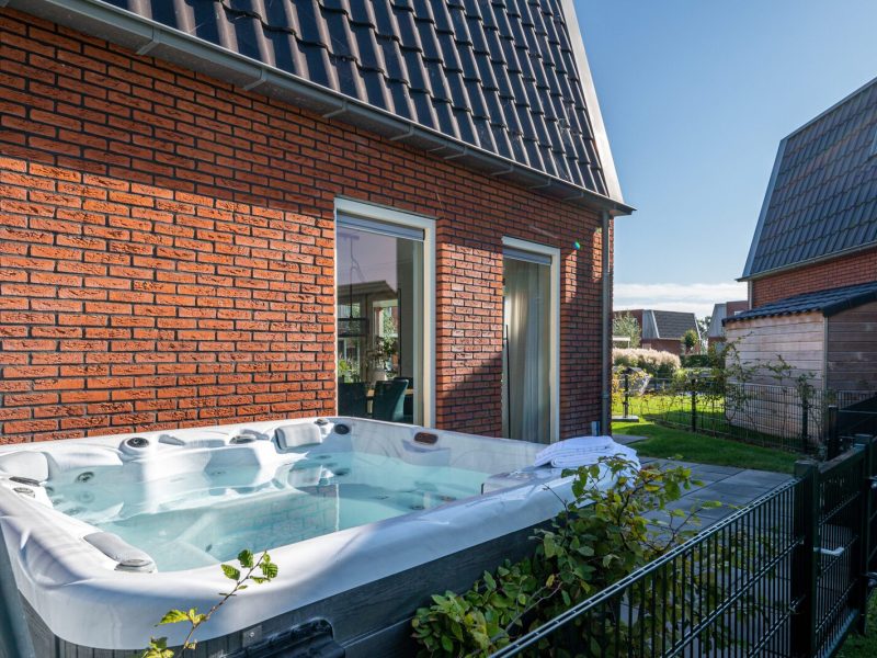 sneekermeer 8 personen met buitenspa in akkrum o ptusken de marren hottub