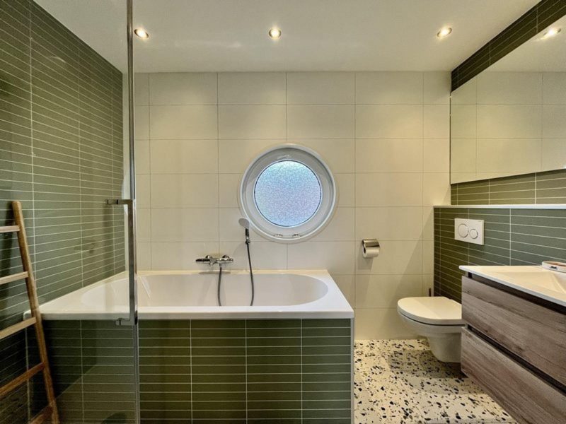 solo deluxe aan het water in makkum op makkum beach resort badkamer