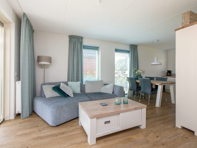 tusken de marren in akkrum sneekermeer 4 personen woonkamer