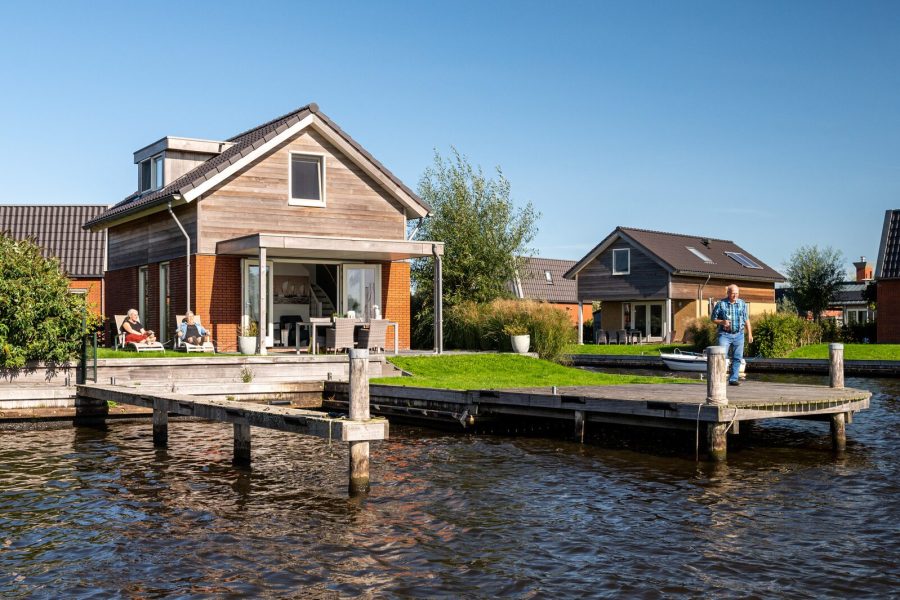 tusken de marren in akkrum sneekermeer 4 personen achterkant
