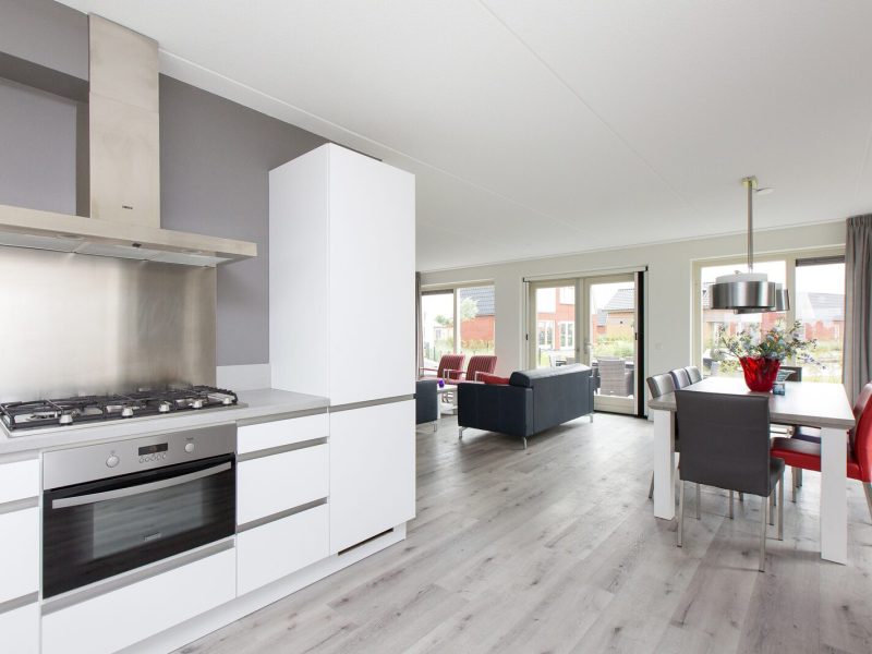 tusken de marren in akkrum sneekermeer 8 personen keuken