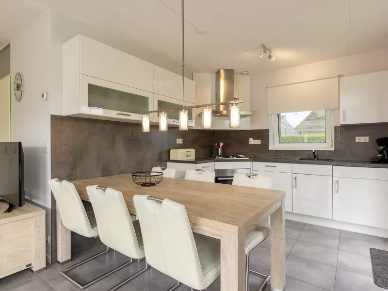 vakantiepark it wiid in earnewald wellnessbungalow 6 personen keuken