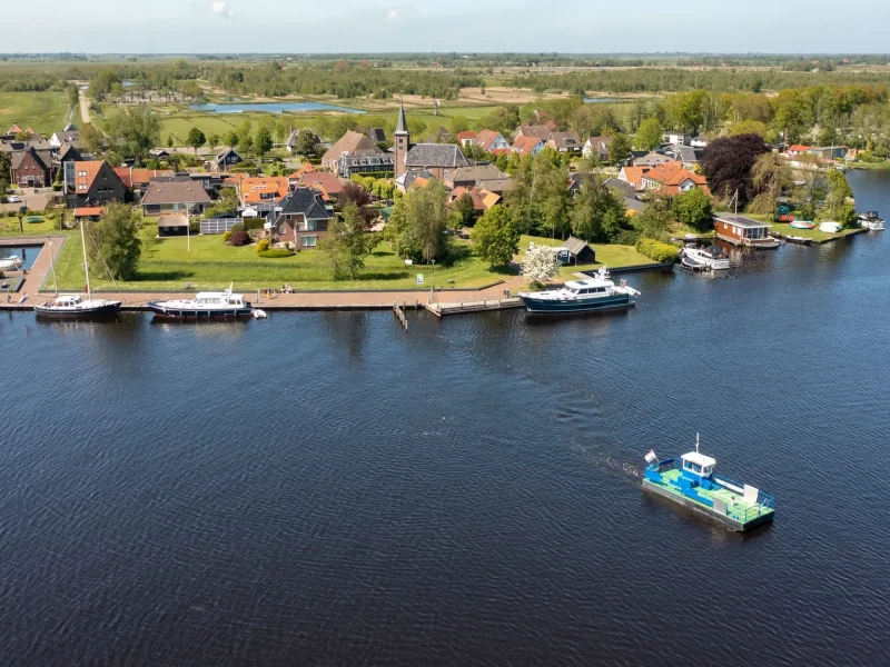 vakantiepark it wiid in earnewald boten langs zijkant