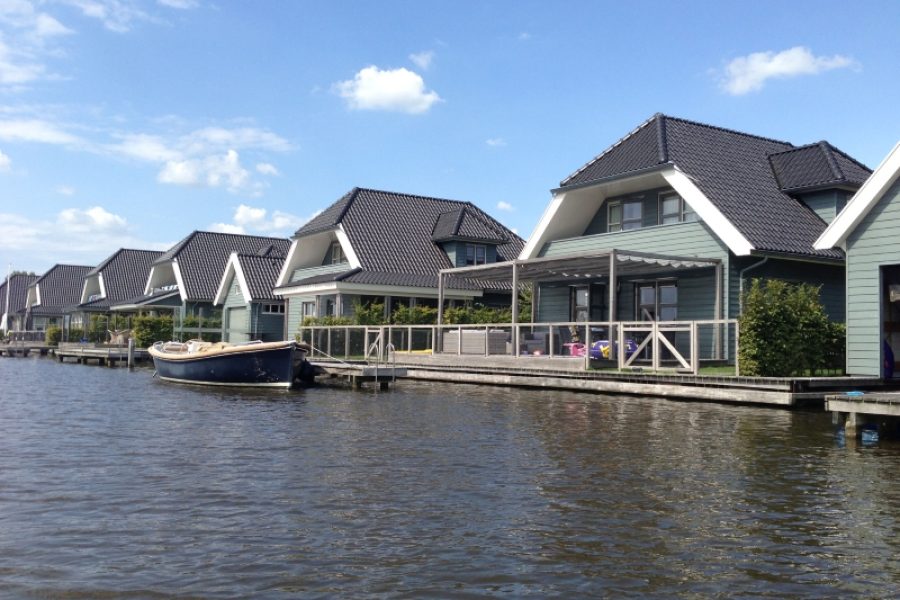 villapark sneekermeer in sneek achterkant van huizen