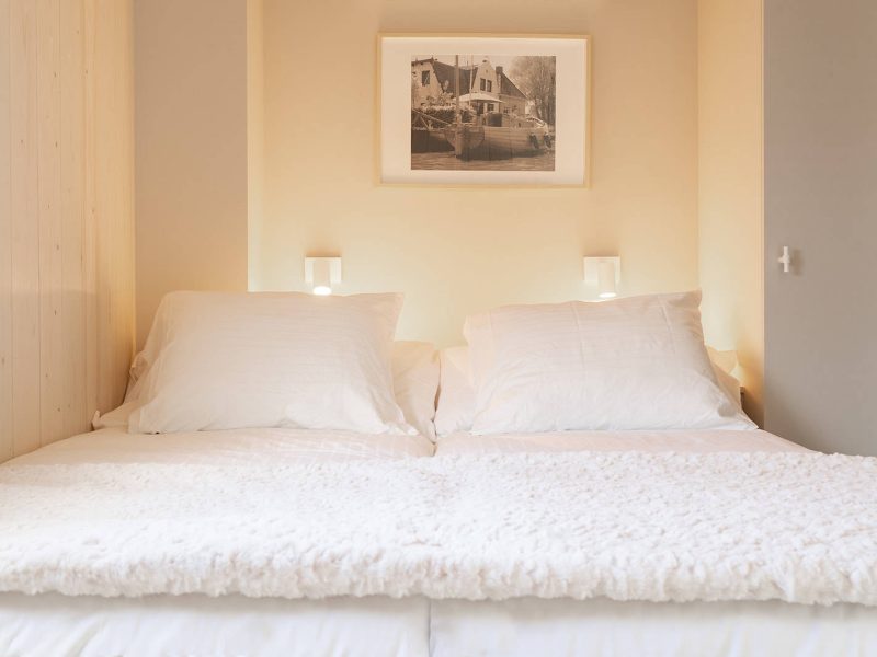 waterlodge aan het water in heeg slaapkamer