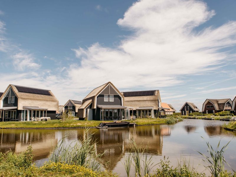 pharshoeke in heeg watervilla buitenzijde met sauna vooraanzicht