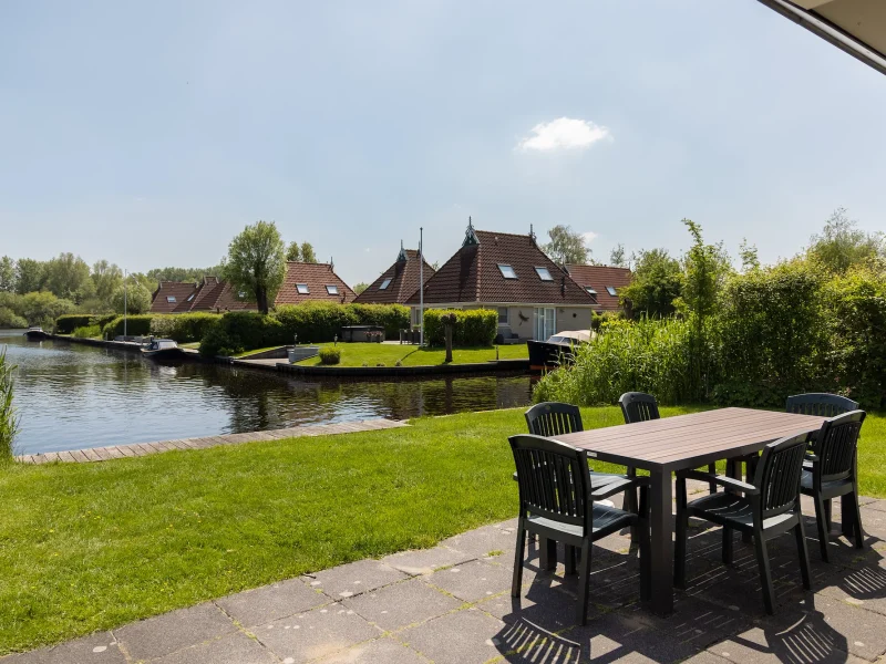 wetterbungalow 6 personen in earnewald op vakantiepark it wiid tuin