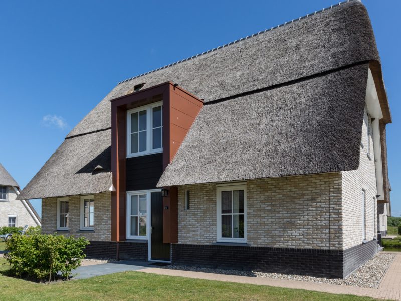 wellness watervilla in delfstrahuizen op de friese meren villas voorkant
