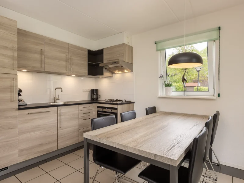 wiidbungalow 8a 8 personen in earnewald op vakantiepark it wiid keuken